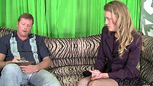 Mofozo Com - Блондинка модел гълта сперма по лицето след мръсна орална