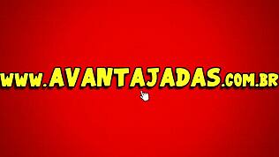 Coppia etero si tuffa in un’orgia selvaggia con trans e ragazzo bi