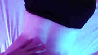 Kucing lapar cosplay jilat batang aku dan aku kongkek dia sampai penuh mani