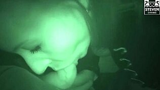 Hej, věříš že tu hubenou milfku ošukali na berlínský hlavní ulici venku?