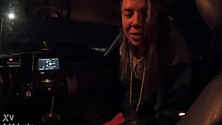 Sisala sam kurac tog stranca u autu i progutala svaku kap.