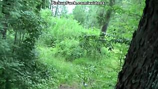 يا، شوفي هالفتاة النحيفة تظهر تيتان وكسها مقابل فلوس في العراء. جو بيك أب في الشارع تمام!