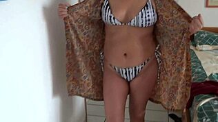 Hé, gyönyörű mostoha, miért villantod azt a szexi fehérneműt és bikinidet?