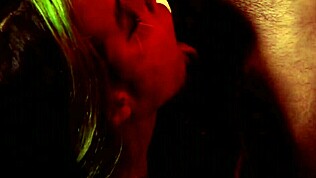 باع روحه للجنس مع الكيان الخارق، سيدة ميلف ماريو وكوين استدعاء في النادي الساخن