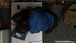 Malá tínedžerka 18+ Lily Adams s malými 18+ prsiami chytená pri krádeži oblečenia v obchode. Čelí následkom v divokom POV stretnutí.