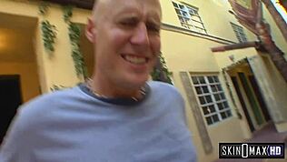 Pegada e fodida com boquete fundo, cavalgando pau grande de lado até gozar 😍