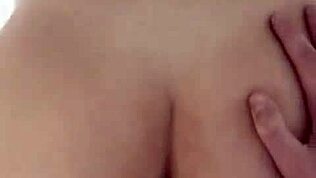 Dršu nejlepšího kámošovu dospělou dceru v džínách