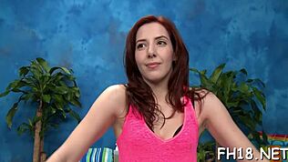 Красива тийн 18+ кучка обича да я чукат здраво с намазан кур!