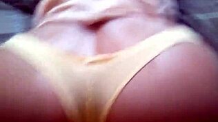 Никто не устоит перед секс-куклой Айшей в диком экшне