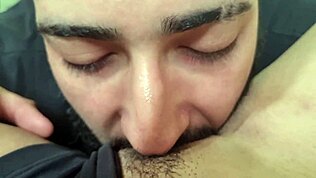 Traitement VIP sur clito GG jusqu'à l'orgasme explosif ! Leo Skull assure grave !