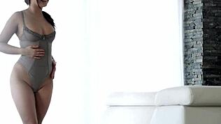 Αγαπάω την κομψή μοντέλο να τρυπιέται από τεράστιο πούτσο