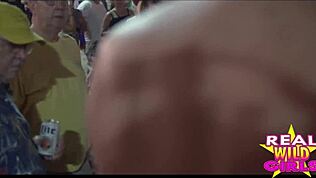 Fantasy Fest носи луди улични флашвания с дръзки курви на публично място.