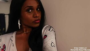 أخت زوجة تحول أخوها الصغير إلى ديوث!