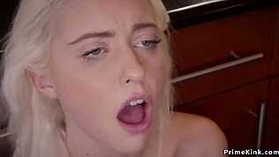 Mamá mete puño a adolescente 18+ antes de acción salvaje de trío