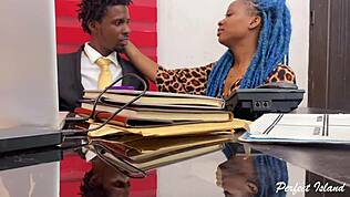 χτυπάω σκληρά τον αφεντικό μου στο γραφείο για να κρατήσω τη δουλειά μου