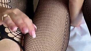 Ugh, olyan kanos vagyok, Ralf Christians nagy farkára van szükségem harisnyában durva szexhez!