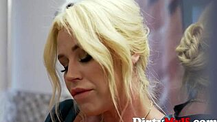 Noapte singuratică s-a transformat în sexy cu o femeie bătrână luând toată pulă pentru distracție