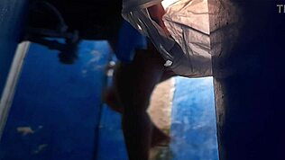 Suocera con culo grosso si masturba in doccia da troia