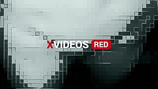 Vplíží se do glory hole kabiny na divokou brazilskou jízdu