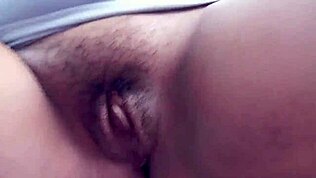 Имах лудо лесбийско ебане с ветеринаря, дадох й интензивен орал за грижата за домашния любимец.