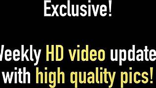 Julia Ann tachizează clitorisul mare al lui Siri până când ejaculează