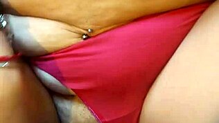 Gift kone suttede min pik og jeg kneppede hende i hundestilling