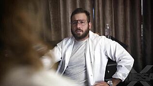 Krissy kayınvalidesini Afrikalıyla taboo köpek stili ve boşalmaya kandırıyor