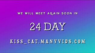 23일째 - 흥분한 여친이 호텔 침대에서 의붓아들과 뜨거운 새엄마의 쓰리썸 잡아