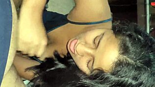 Λατίνα με τεράστιο κώλο ρουφάει πούτσο σαν τρελή