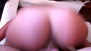 Beauté amateur se fait défoncer le cul serré en anal profond