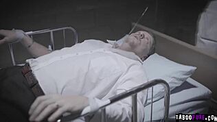 Jaye Summers får sin stramme fisse kneppet bagfra af Lucas i dampende action