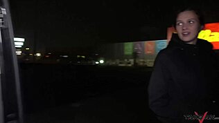 Просто си карам по улицата, а тази гореща блондинка беше обляна със сперма без дори да я чукам. Лудо, нали?