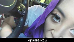 Sono tormentato guardando Alexia Anders sgattaiolare con il ragazzo per brividi proibiti!