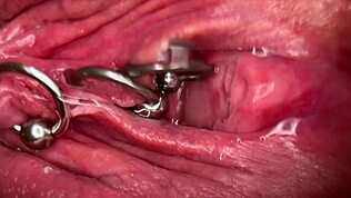 Hej, poglej moj preboden klit od blizu, dokler ne polulam