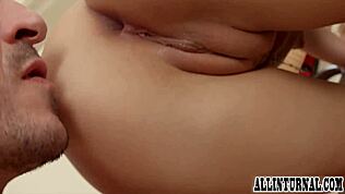 Stunning blondin tar en messy anal creampie i högupplöst europeisk hardcore