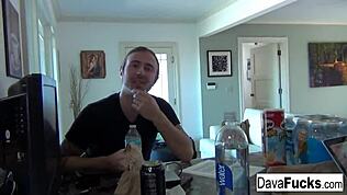 Dava sier, knull meg hardt på denne hvite sofaen, Chad.