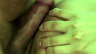 Putain ! La tatouée 18+ se fait baiser en plein air par grand-père dans une action sauvage