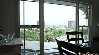 ลูกเลี้ยงสาวสวยโดนพ่อเลี้ยงล่อลวงแล้วเย็ดแรงในเรื่องต้องห้าม