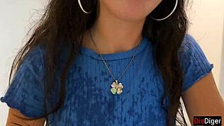 Hej, moja pastorka je izgubila igro in šla ven s spermo na obrazu