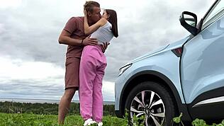 Тя обеща тесната си путка за страхотно приключение на пътуване