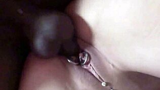 Tysk milf Nadja slickar creampie från vän efter vild bimbo-trekant med stor svart kuk! Wow!