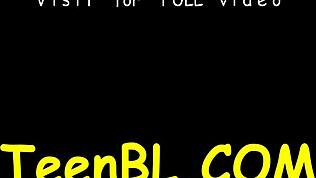 Nätt knappt myndig sötnos chockas av den enorma kuken hon tar