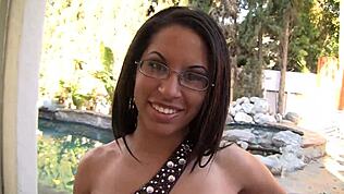 Serena Sinful aguenta pau preto enorme em foda POV quente