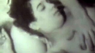 Винтажный тройничок с волосатыми ретро-красотками в жаркой групповухе