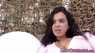 Yo, táto cuckold babka dostala do riti a do úst cum vonku! 😜