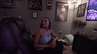 Betrapt bij aftrekken door vrienden hete moeder Alyssia Vera. Wat er daarna gebeurt, verbijstert me!