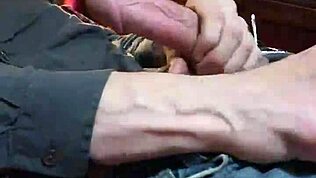 ビアンカのために硬いチンポをゆっくりシコる自家製エロ動画