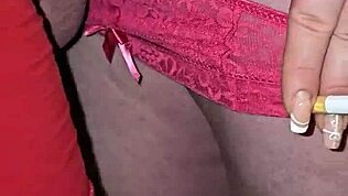 Европейская девчонка с тугой девственной пиздой стонет на большом члене на домашней кухне