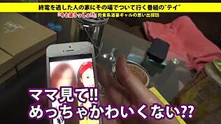 Wow! Asiatische Amateurin bläst geil mit dicken Titten und glatter Muschi!