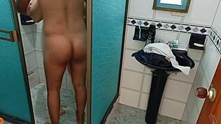 मैंने बाथरूम में हिडन कैम लगाई उसकी स्ट्रिप देखने को, और यार, आखिरकार उसे चोद दिया